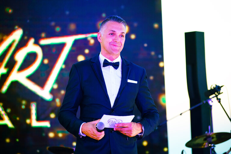 Big Art Festival mit Andrea Bocelli und Anna Netrebko: Moderation für Berin Iglesias Art